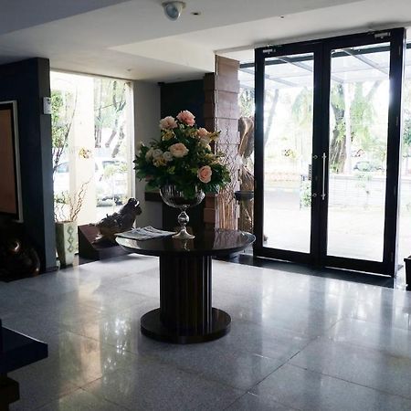 Rumah Nenek Hotel And Restaurant Padang  Dış mekan fotoğraf
