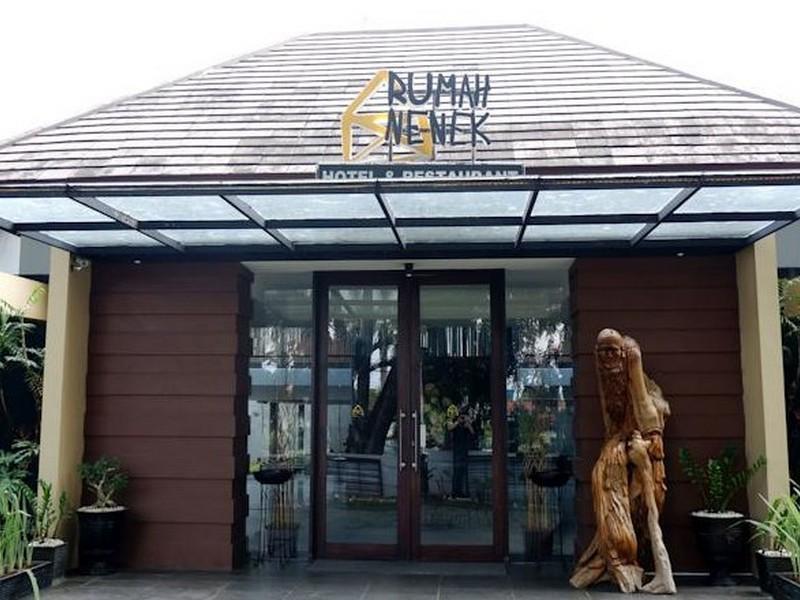 Rumah Nenek Hotel And Restaurant Padang  Dış mekan fotoğraf