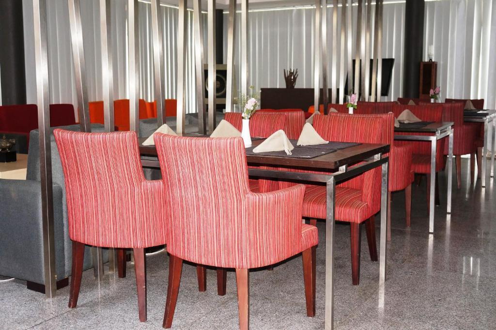 Rumah Nenek Hotel And Restaurant Padang  Dış mekan fotoğraf