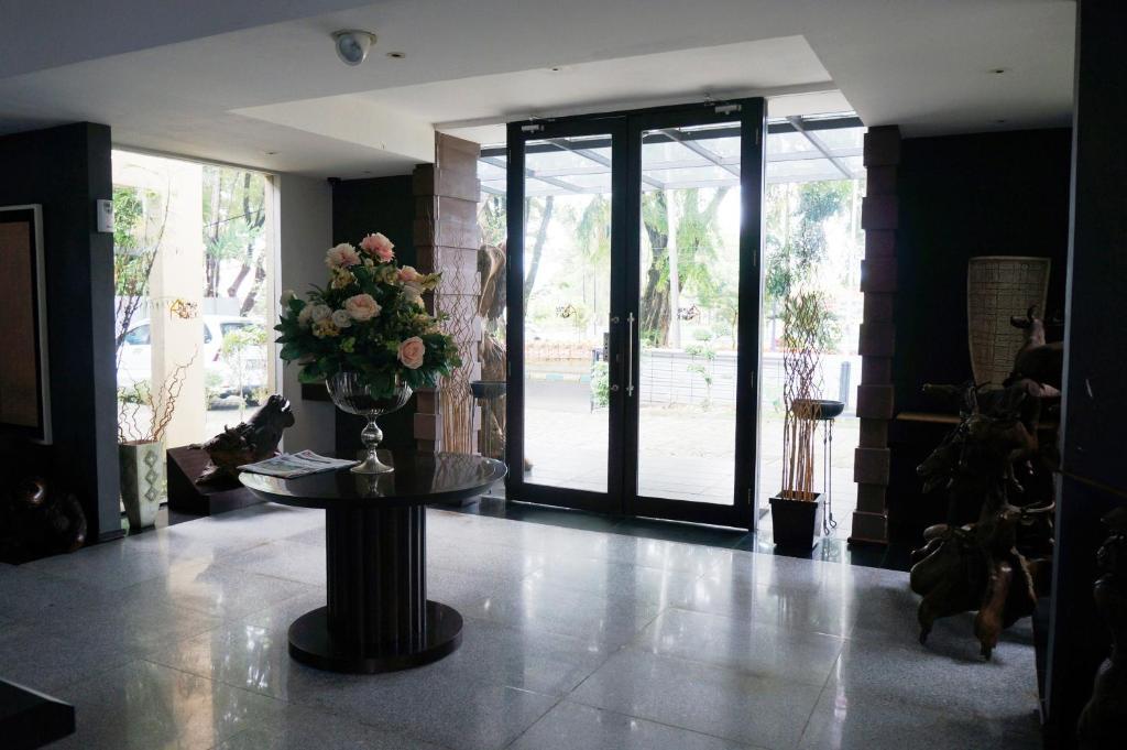 Rumah Nenek Hotel And Restaurant Padang  Dış mekan fotoğraf