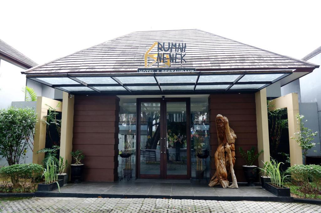 Rumah Nenek Hotel And Restaurant Padang  Dış mekan fotoğraf