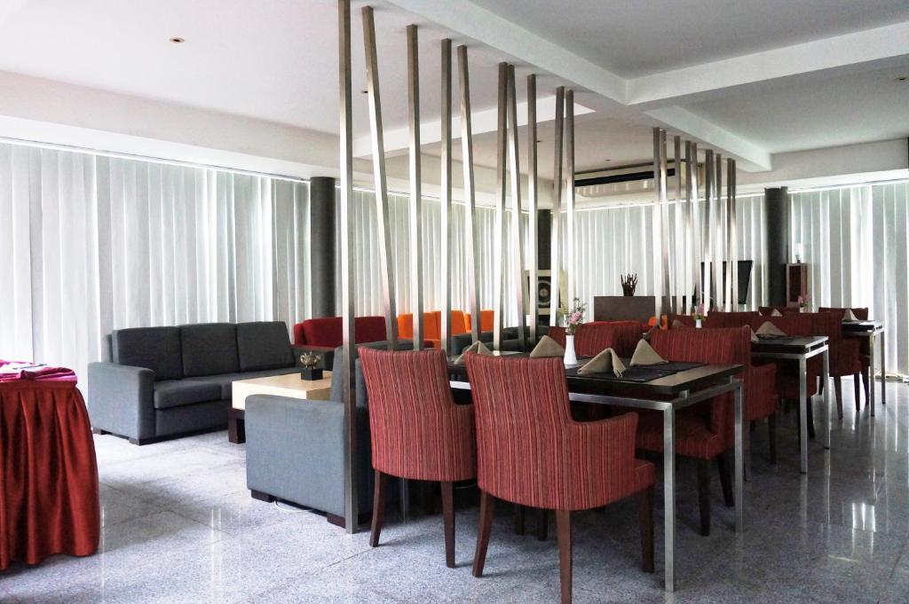 Rumah Nenek Hotel And Restaurant Padang  Dış mekan fotoğraf